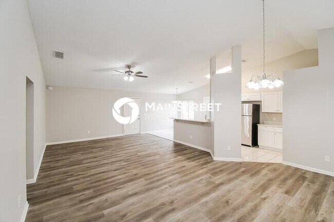 Building Photo - 3 Bedroom Pet-Friendly Home in Jacksonville, FL with Main Street Renewal
