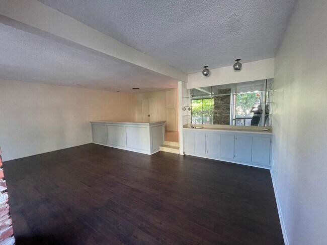 Foto del edificio - 5243 Yarmouth Ave