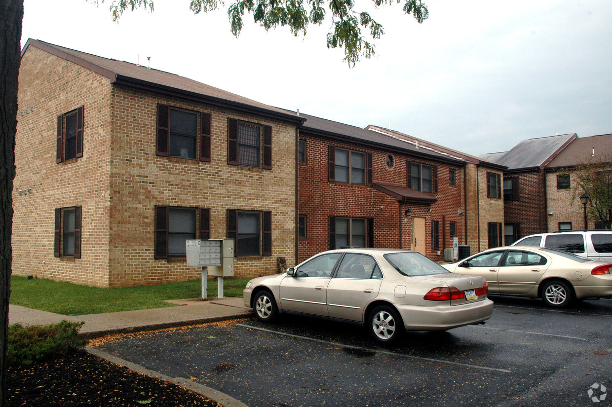 Building Photo - Highland Glen Apartments