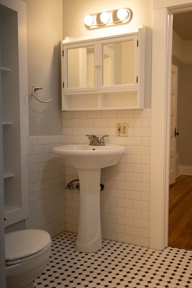 Foto del edificio - 831 NW 16th Ave