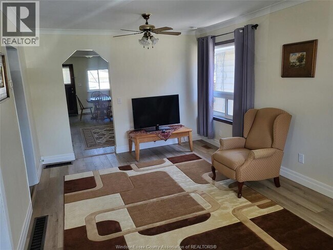 Photo du bâtiment - 1682 Elsmere Ave