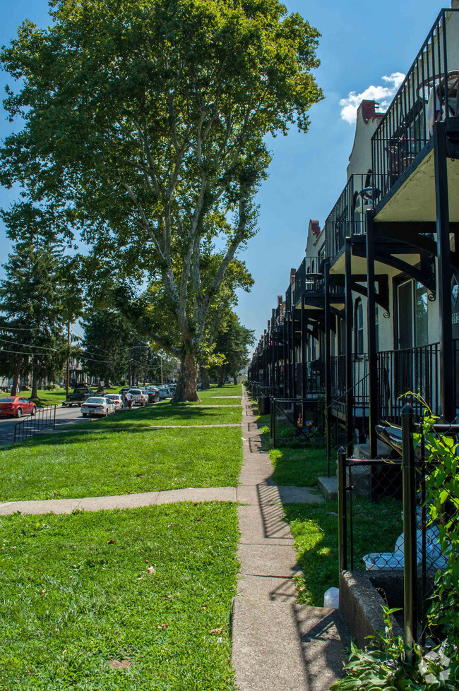 Building Photo - Lansdowne Meadows