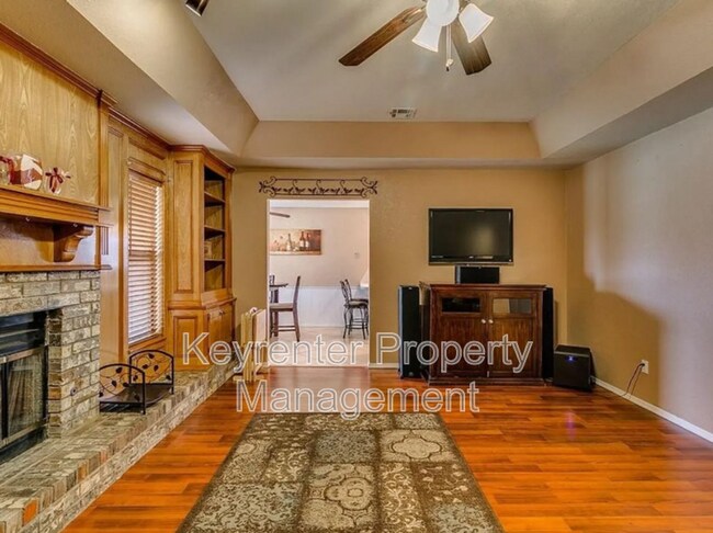 Foto del edificio - 8301 Azurewood Dr