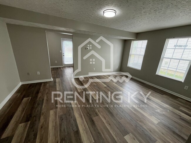 Foto del edificio - Newly Renovated 3-Bed, 2.5-Bath Townhome with Garage!