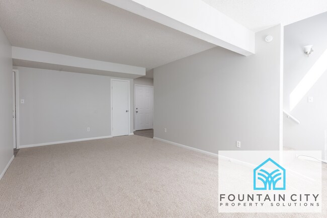 Building Photo - 618 N Water St