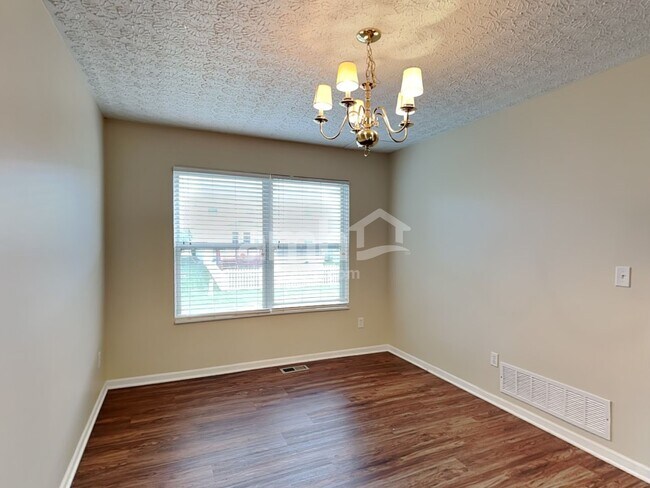 Foto del edificio - 1124 Waterview Ct