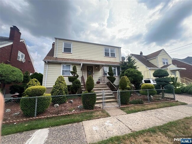 Photo - 198 Banta Ave House