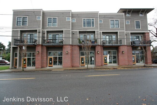 Building Photo - 1540 SE Martins St