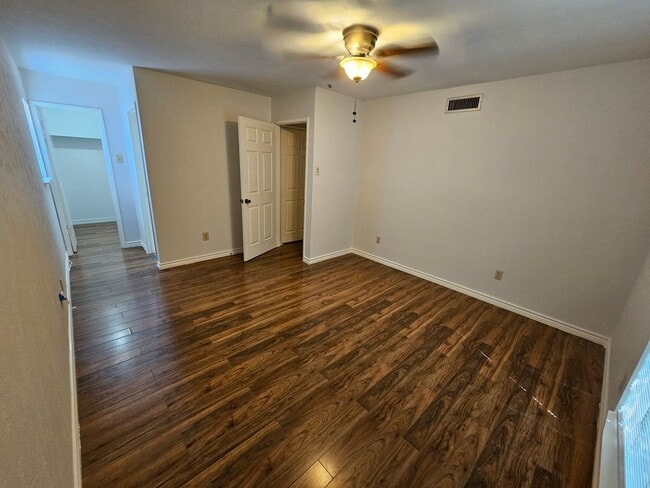 Foto del edificio - Available Now!