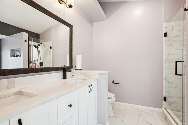 Master Bathroom - 5806 Appleford Dr
