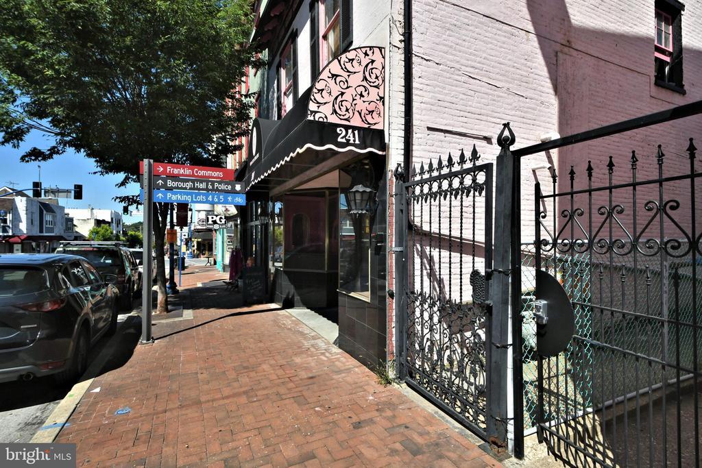 Primary Photo - 241 Bridge St
