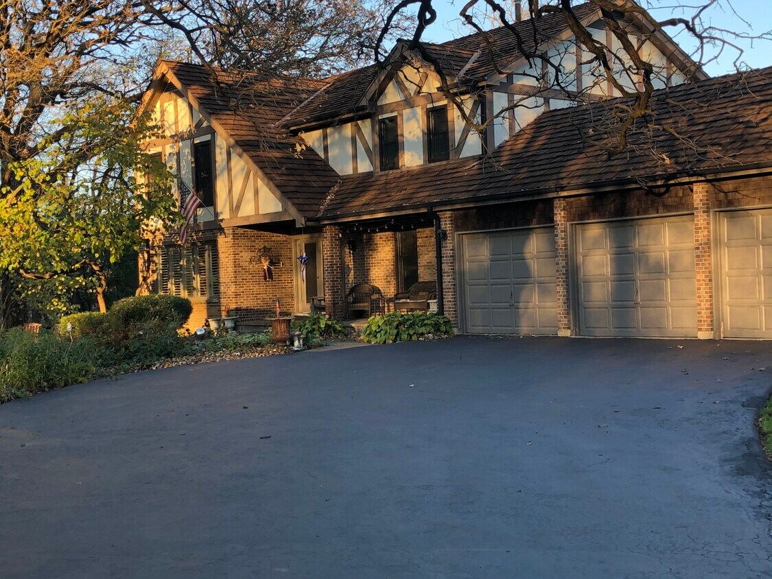 27175 W Henry Ln, Lake Barrington, IL 60010 House for Rent in Lake