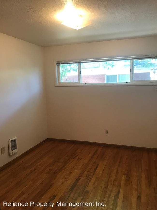 Foto del edificio - 5727-5731 NE Hassalo St