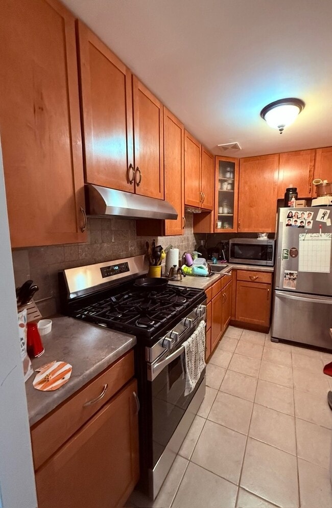 Foto del edificio - 3620 N Pine Grove Ave