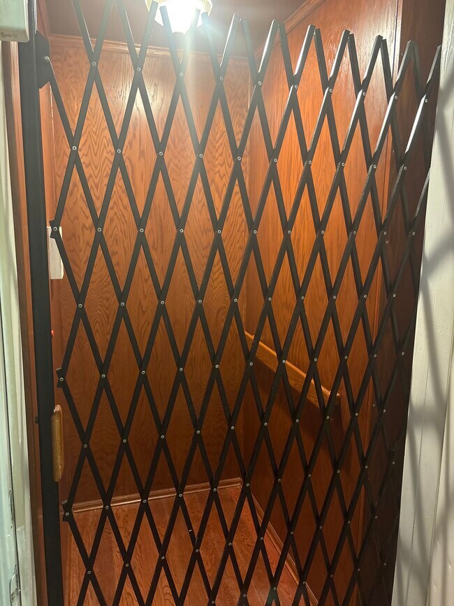 No tienes ganas de subir escaleras, no hay problema, coge el ascensor. - 21 Oak Alley Ln