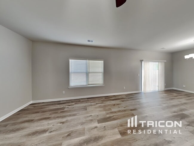 Building Photo - 134 Spring Knoll Dr