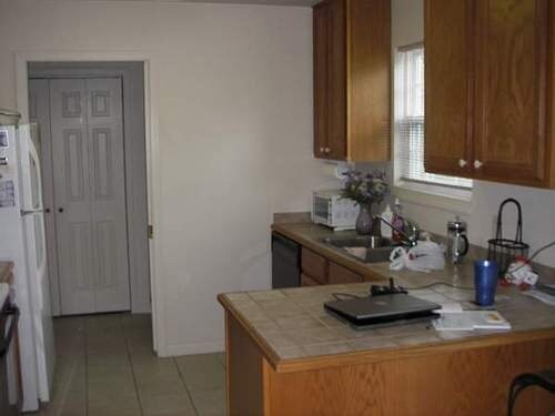  - 2025 Lakeshore Dr