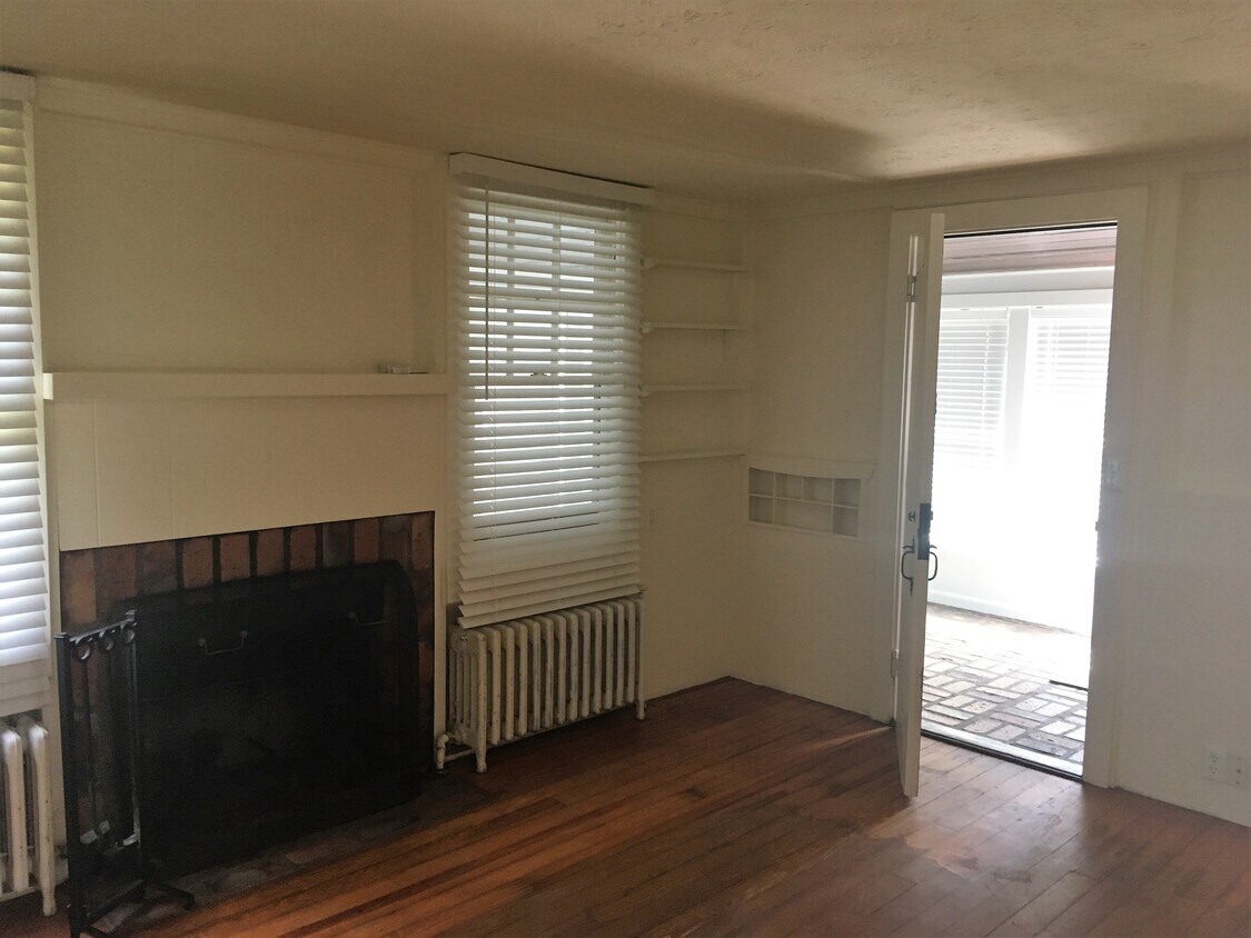 Primary Photo - 1601 Glendola Rd