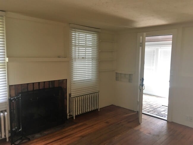 Building Photo - 1601 Glendola Rd
