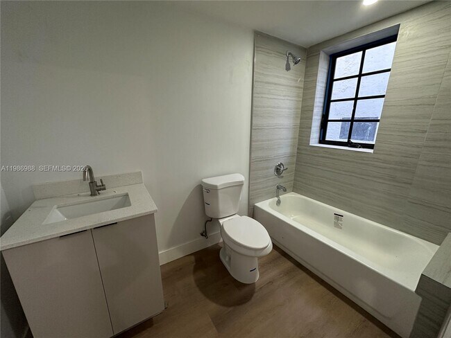 Foto del edificio - 1619 Jefferson Ave