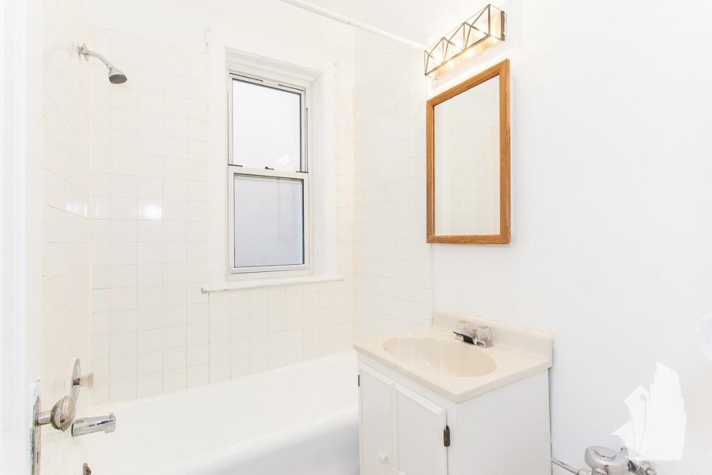 Primary Photo - 1 bedroom in Chicago IL 60657