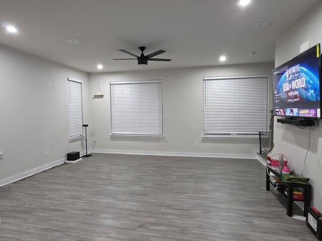 Foto del edificio - 9773 Oaklawn Blvd NW