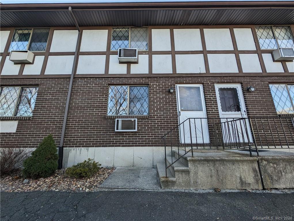 30 Vail St Unit 6, Waterbury, CT 06708 Condo for Rent in Waterbury