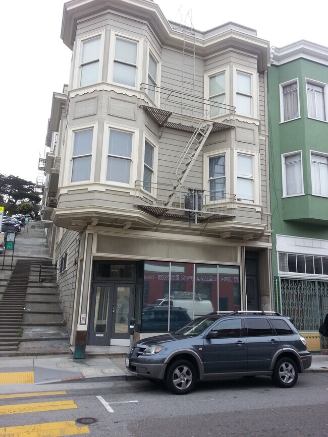 Building Photo - 1558 Grant Ave