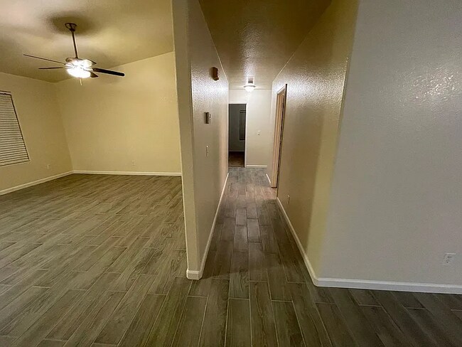 Foto del edificio - 8019 S Muddy Creek Dr