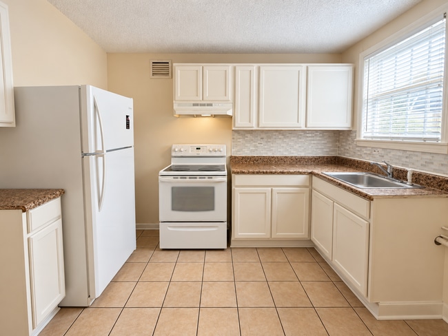 Building Photo - 2730 Hamilton Cir