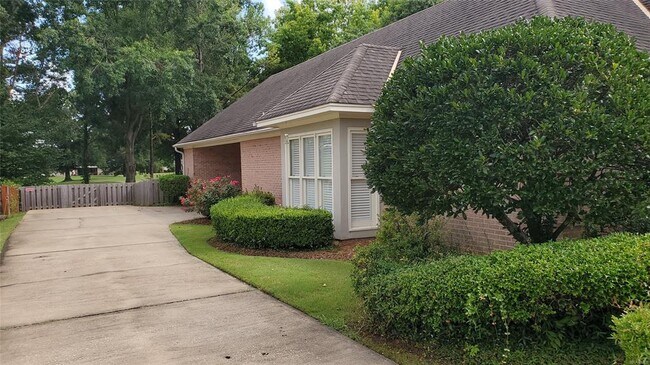 Building Photo - 9424 Heathrow Dr