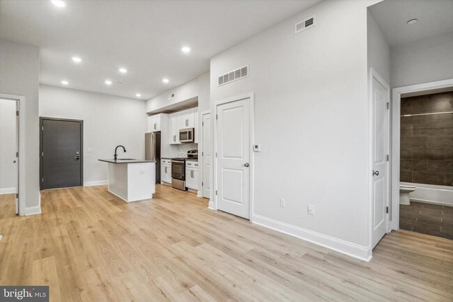 Building Photo - 2157 E Lehigh Ave
