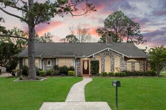 Building Photo - 2335 Eaglerock Dr