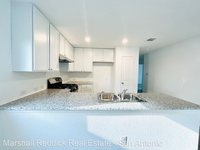 Foto del edificio - 3 br, 2 bath House - 14647 Greenfield Mill