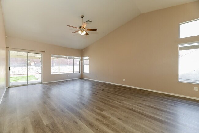 Foto del edificio - 3829 Fall Oaks Ct
