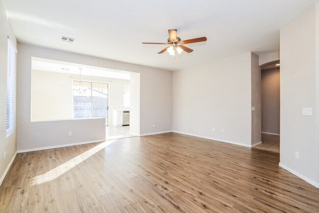 Foto del edificio - 1931 S Noble