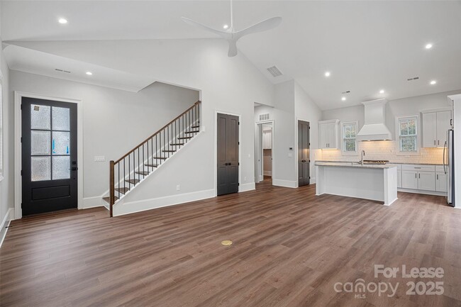 Building Photo - 805 Naples Dr