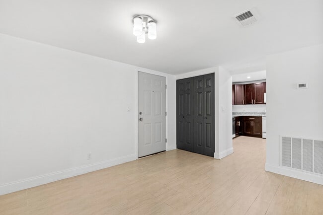 Building Photo - 244 Lake Dora Dr