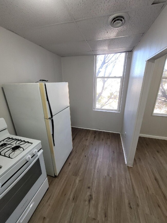 Building Photo - 403 14th St