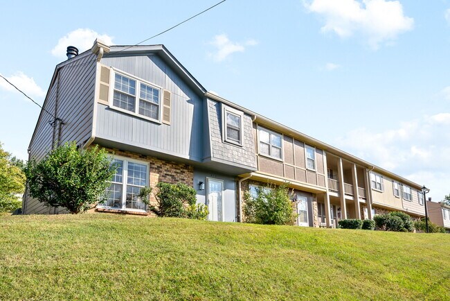 Building Photo - 5600 Country Dr