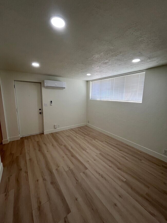 Building Photo - 727 E 600 S