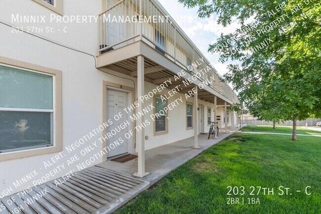 Building Photo - 203 27th St.