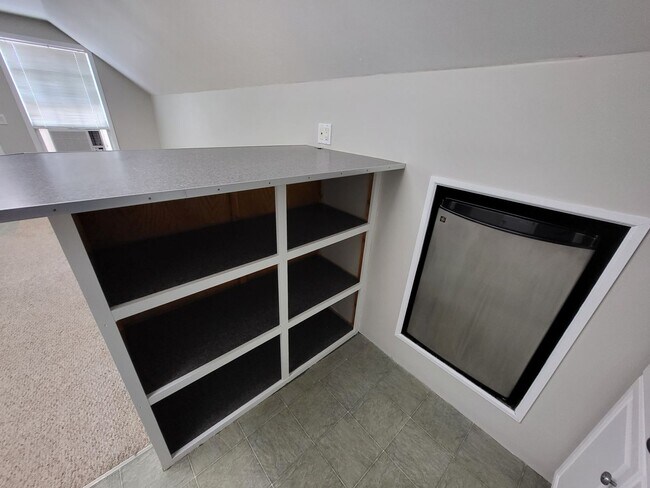 Building Photo - Studio loft next to UCO campus with deck and fenced yard