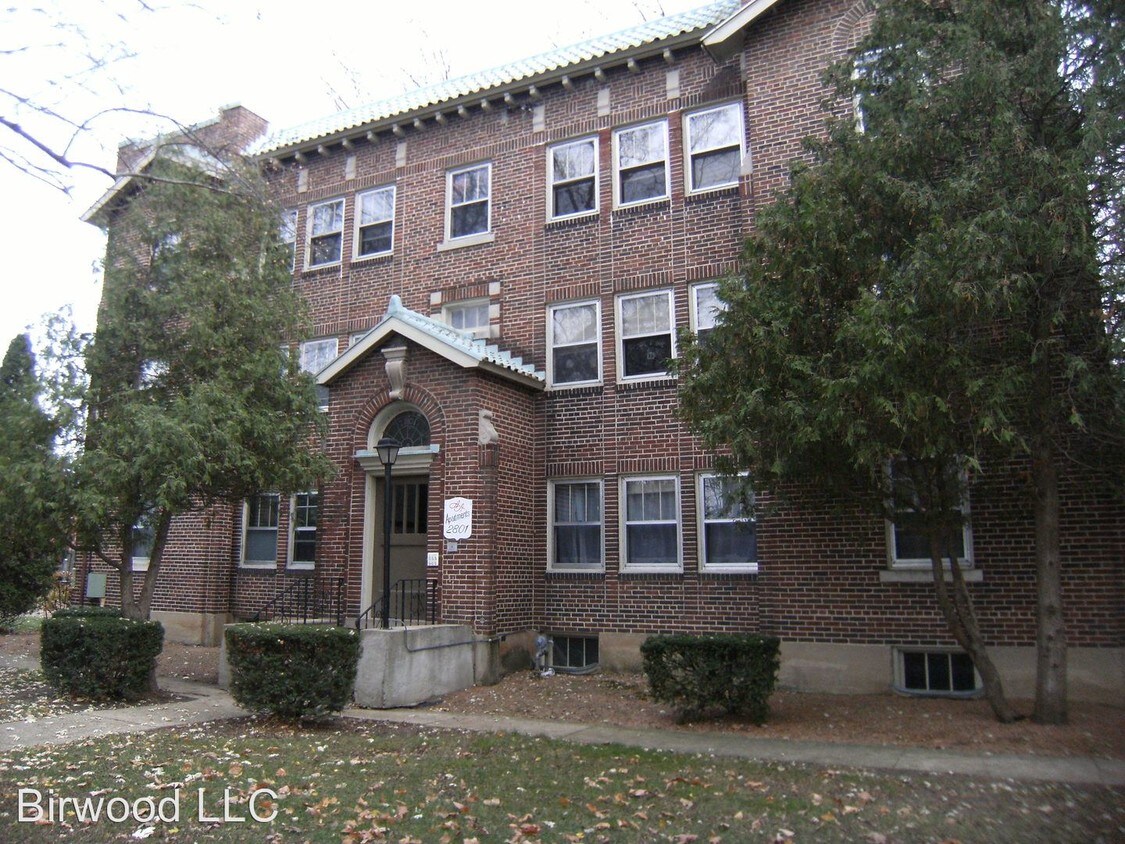Primary Photo - 2811 Monroe St