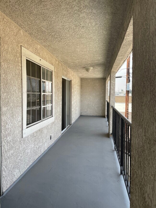 Balcony - 207 N Stoneman Ave