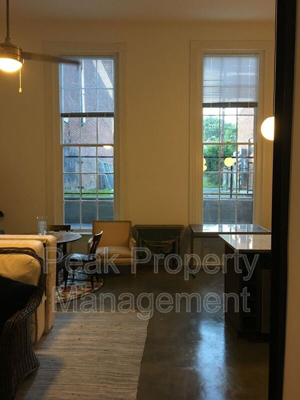 Building Photo - 1315 Hull St