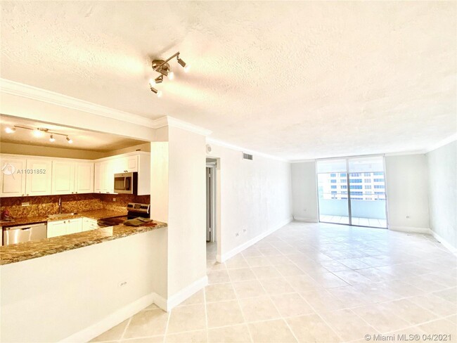 Foto del edificio - 5555 Collins Ave