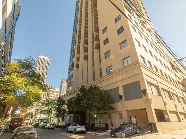 Building Photo - 111 W Maple St