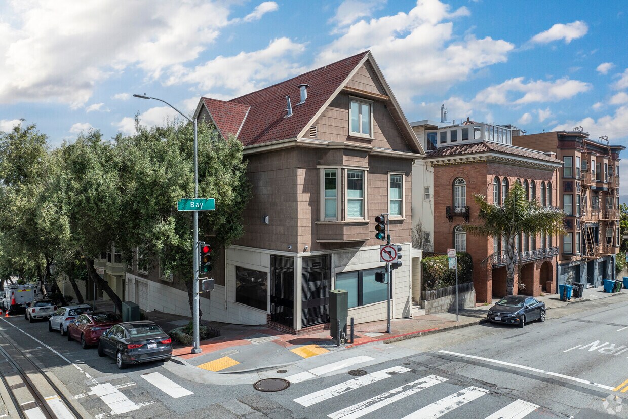 Primaria - 790-792 Bay St