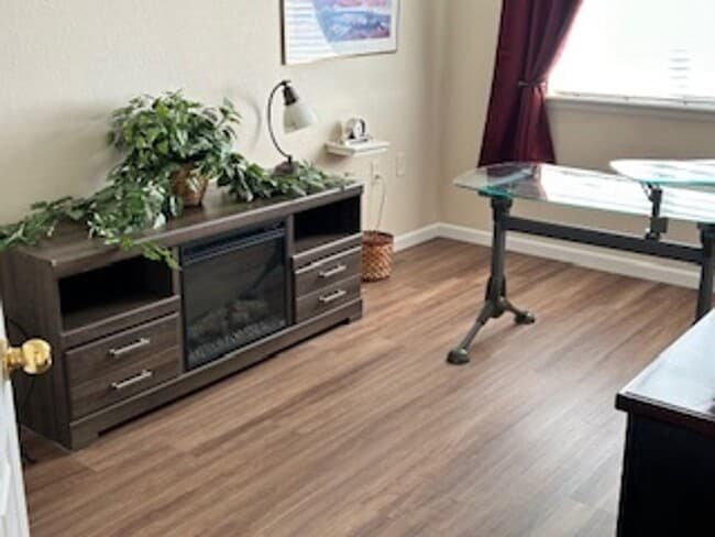 Building Photo - 3 Bedroom Townhome at The Landing at Cherr...